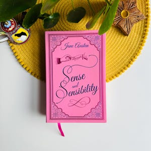 Ragione e sentimento di Jane Austen, Paper Mill Classics, decorazione espositiva Pink Rose Blush, elegante libro deluxe blu, regalo per amanti dei libri