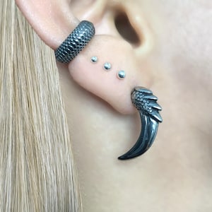 Dragon Claw earrings, claw earrings, Gothic earrings, edgy earring, dragon earrings, dragon claw studs, mens earrings