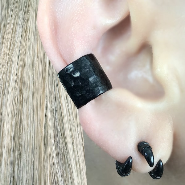 Wide Ear cuff, Hammered ear cuff, Cuff earring, no piercing earring, single earring, fake cartilage, fake piercing ,black ear cuff