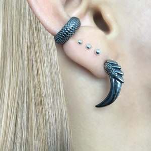 Dragon Claw earrings, claw earrings, Gothic earrings, edgy earring, dragon earrings, dragon claw studs, mens earrings