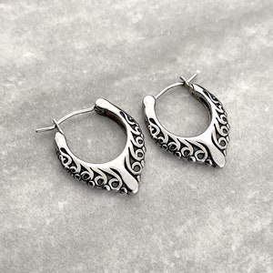 Pendientes de aro, pendientes de aro puntiagudos, pendientes para hombre, aros para hombre, pendientes góticos, joyas góticas, aros Huggie, aros de acero inoxidable