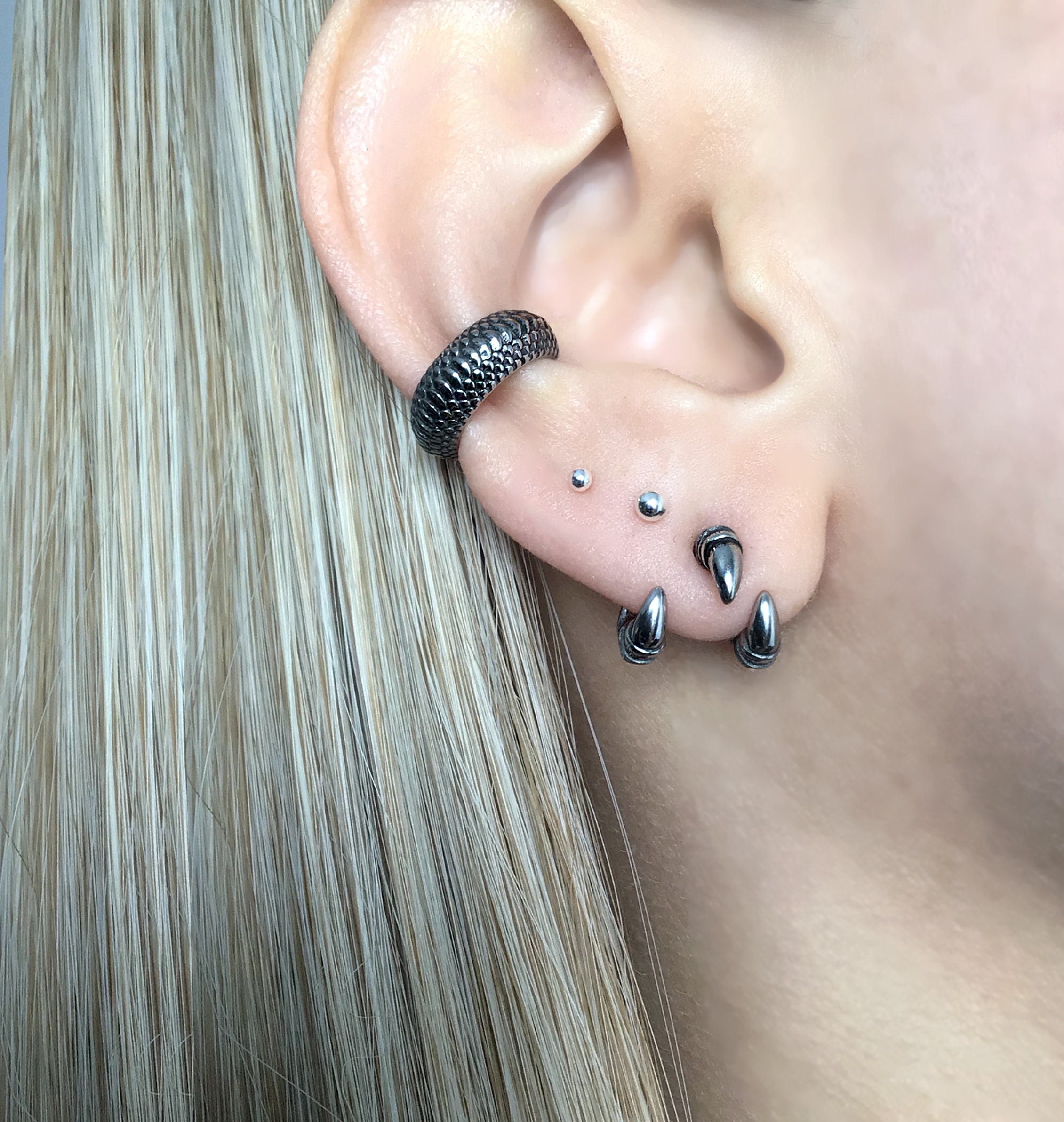 Dragon Claw Front and back earrings, claw earrings, Ear jacket earrings, Gothic earrings, edgy earring, dragon earrings, dragon claw studs