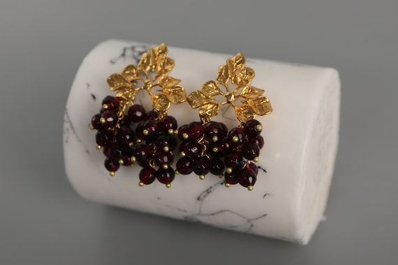 Garnet Earrings ,Vintage earrigs ,Garnet Stone,Leaf Earrings,Handmade earrigs , earrigs,Unique Earrings,Valentine’s Earrings,Gift for her