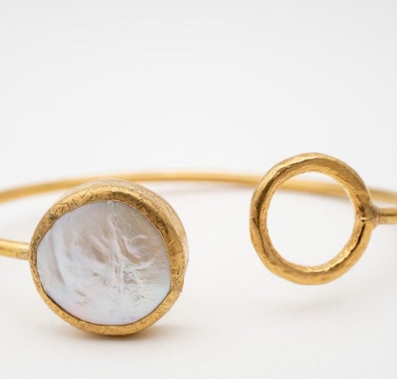 Adjustable braclet ,gold plated Vintage braclet ,pearl braclet  ,african model ,Handmade braclet ,gold braclet ,Vintage braclet .Handmade