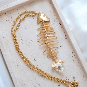Collana di pesci d&#39;oro,Collana di pesci,Collana di pesci grandi,Collana di perle,Gioielli unici,Collana fatta a mano,Regalo per lei,Gioielli delicati,