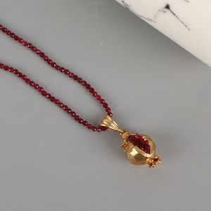 Collar con diseño de granada hecho a mano, collar de granada, colgante de granada, regalo de San Valentín, superventas, piedra granate, collar rojo,