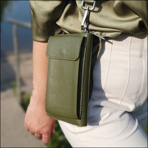 Handytasche mit Geldbörse aus Leder, Portemonnaie Umhängetasche mit Leder und gemusterten Gürtel, Geschenk zum Valentinstag