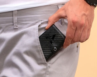 Slim Leather Wallet for Men: Personalized RFID Minimalist Card Holder
