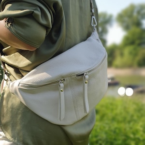 Leder und gemusterten Gürtel Umhängetasche mit silbernen Reißverschluss, Frauen Gürteltasche, Leder Bauch Crossbody Bag, Weihnachtsgeschenk