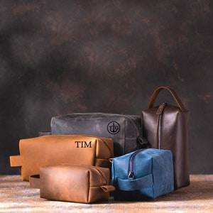 Personalized Leather Dopp Kit, Anniversary Gift for Him, Leather Toiletry Bag, Groomsmen Gift for Him, Leather Dopp Kit, Gift for Dad