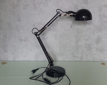 Lampada da tavolo industriale nera