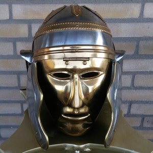 Casco de caballería romana &quot;Hippika Gymnasia&quot;