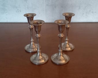 4 candelabros plateados, estilo vintage de los años 60.