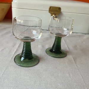 Charming Roemer Wine Glasses green stem - set of 2 pieces