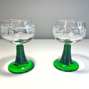 Beautiful Set of 2 Roemer Big Wine Glasses / Green stem / Arcoroc France