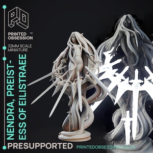 Puede incluir: Una miniatura a escala de 32 mm de una figura femenina con cabello largo y fluido y múltiples espadas. La figura está representada en una postura dinámica, con los brazos extendidos y las espadas en alto. La miniatura está impresa en color gris claro y está pre-soportada para una impresión fácil.
