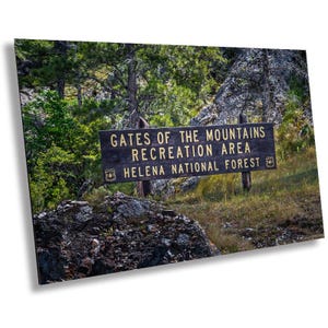 Bienvenido al área recreativa Gates of the Mountains: Letrero del Bosque Nacional Helena, Montana, arte de pared, impresión acrílica en metal, letrero de bienvenida, fotografía