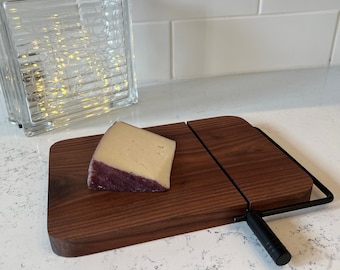 Small Cheeseboard w/cutter