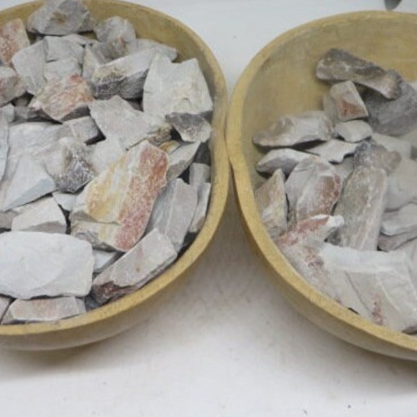 Argile de calaba en petits/moyens morceaux Mélange de morceaux d'argile de calaba craie de calaba craie d'argile comestible Produit du Ghana