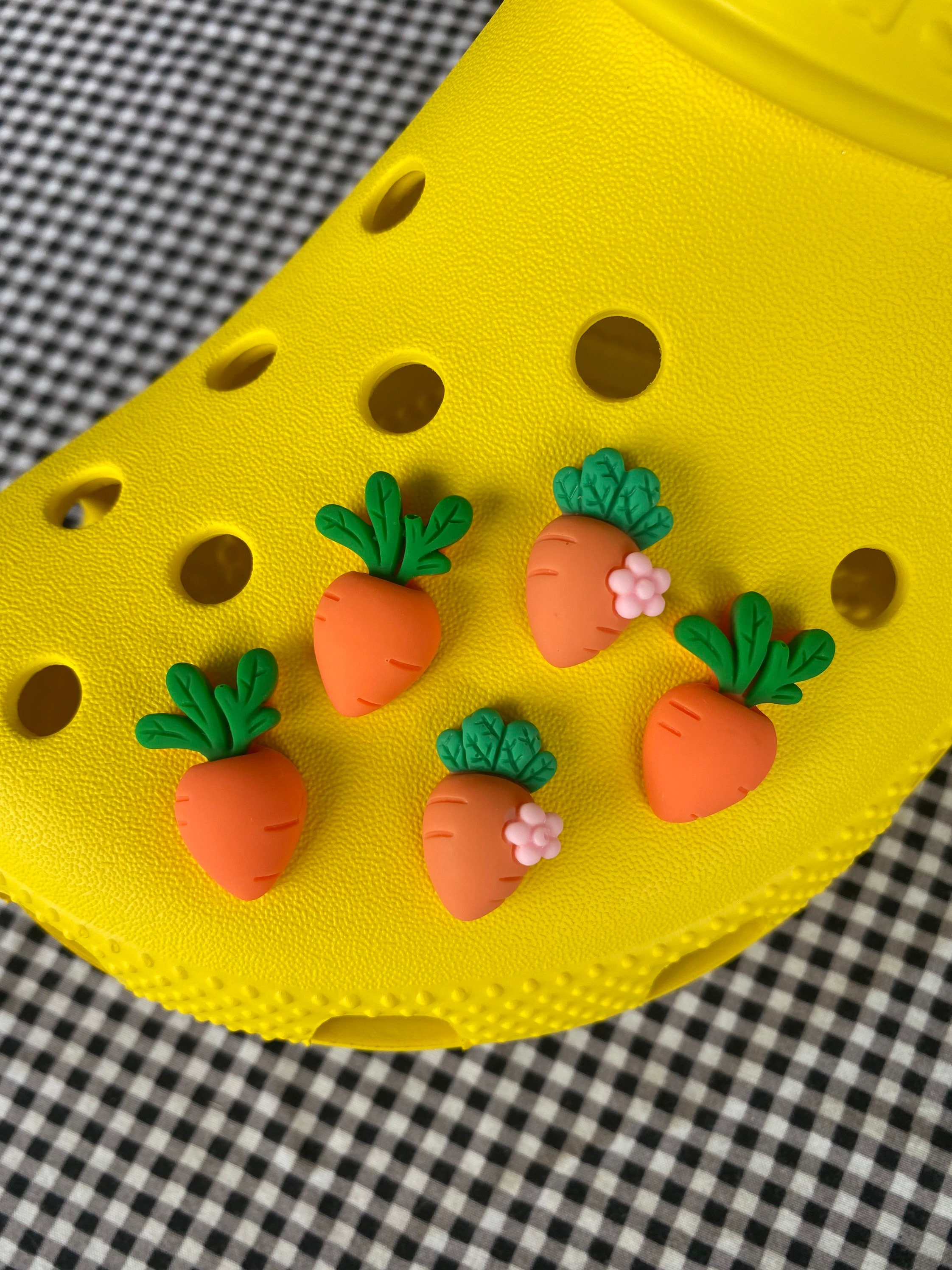 Yellow croc jibbitz clearance