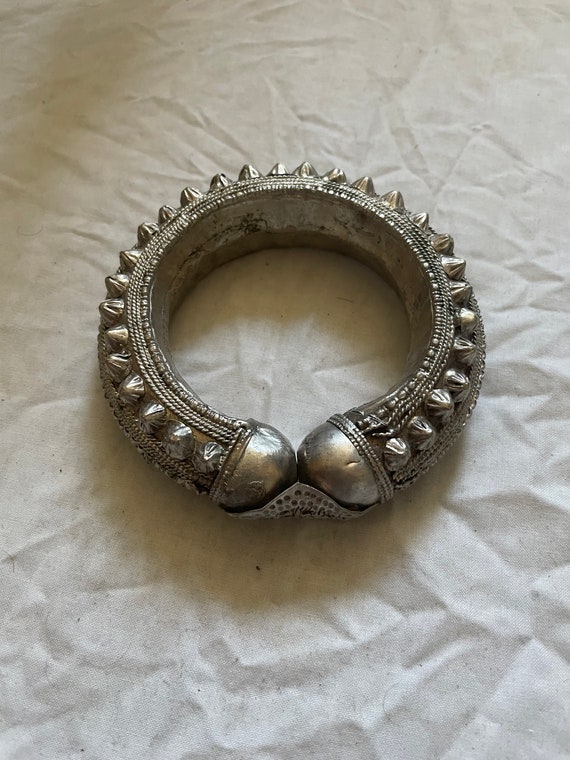Bracelet Ancien En Argent Massif Traditionnel Ben Yenni - Occasion, Bijou Ethnique En Argent - Style Berbère