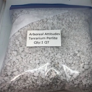 1 litro de perlita para o terrário, instalações ou vasos de plantas dos seus répteis.