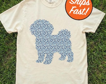 T-shirt maltais, t-shirt fleuri pour amoureux des chiens, joli graphisme maltais, petit motif floral, haut pour maman pour chien aux couleurs confortables