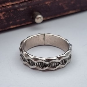 Boho Vintage silver ring vintage for women, hoop ring worked, ring gift for women, 90s Vintage Culture.