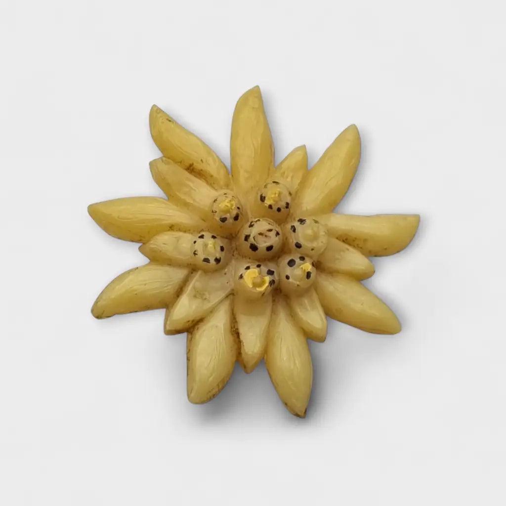 Broche Ancienne En Forme D'Edelweiss - Fleur Des Montagnes En Bakélite, Occasion