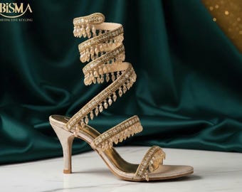 Zapatos de tacón en espiral hechos a mano con diamantes de imitación y perlas, ideales para bodas y fiestas nupciales.