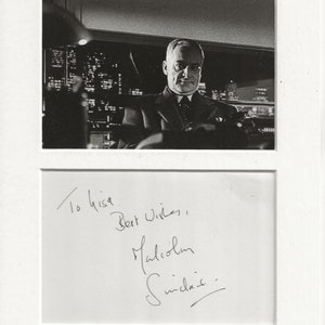 Malcolm Sinclair james bond signed genuine authentic autograph signature UACC RD COA