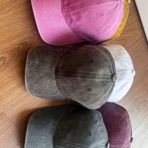 Bestickte Kolibri Dad Mütze, drei Vögel Mütze, Naturliebhaber Geschenk, Garten-Enthusiast Baseball-Mütze, Tierfotografie Mütze Bild 4