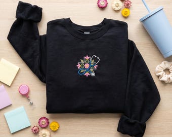 Sudadera con cruz médica bordada, sudadera con capucha con símbolo floral de enfermería, regalo para profesionales de la salud, sudadera de cuello redondo para enfermeras practicantes.