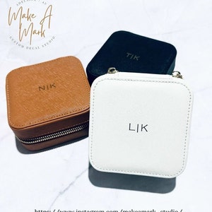 Saffiano Leder Schmuckschatulle Personalisierte Schmuckschatulle Personalisierter Schmuck Organizer Halter Beutel Reiseschmuck Aufbewahrung Brautjungfer Geschenk