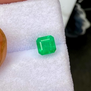 Natürlicher Panjshir-Smaragd, quadratischer Achteckschliff (lebendige grüne Farbe), 0,89 Karat Gewicht, 5,2 × 5,1 mm Größe, prächtiger Smaragd-Edelstein