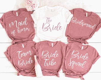 Chemises de fête de mariée / T-shirts personnalisés de la tribu de la mariée / chemises de fête de mariée personnalisées / tee-shirts d’enterrement de vie de jeune fille / chemises de célibataire personnalisées