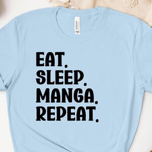 Camiseta de manga Eat Sleep Repeat, sudadera de manga, sudadera con capucha de manga, regalo para amantes del manga, cuello redondo otaku, camiseta para fanáticos de los cómics japoneses imagen 5