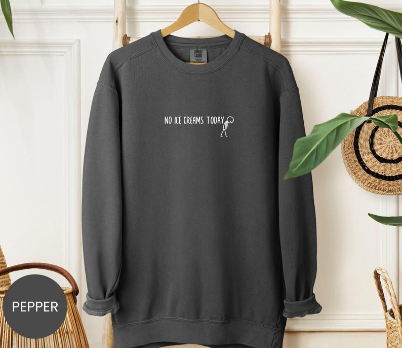 Camiseta Comfort Colors® "No Ice Creams Today", sudadera "Frozen Treat Break", camiseta "Postres Detox", cuello redondo "Sweet Tooth Pause" imagen 5