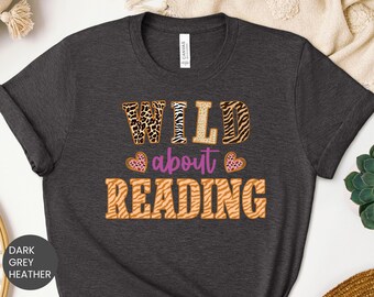 Camiseta "Loco por la lectura", sudadera para amantes de los libros, sudadera con capucha de bibliotecario, camiseta de biblioteca, linda camiseta de cuello redondo de bibliotecario, camiseta de regalo para lectores, camiseta de bibliotecario