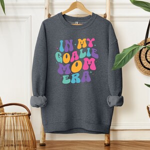 In My Goalie Mom Era Shirt, Goalie Mom Sweatshirt, Funny Goalie Mom Hoodie, Game Day Crewneck, Hockey Soccer Goalie, Goalie Mother TShirt afbeelding 4