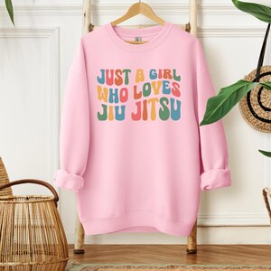 Just A Girl Who Loves Jiu Jitsu Shirt, Jiu Jitsu Mom Sweatshirt, Funny Jiu Jitsu Mom Hoodie, Game Day Jiu Jitsu Shirt, Sport Shirt Bild 4