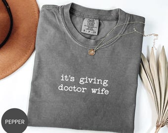 Comfort Colors® Its Giving Doctor Wife Shirt, Physician Spouse Sweatshirt, Doctor Wife Tee, Medical Partner Crewneck, Proud MD Wife T-Shirt