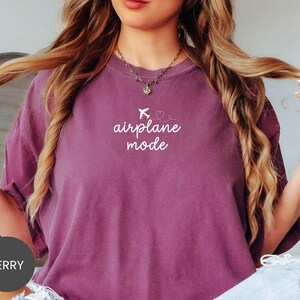 Comfort Colors® Airplane Mode Shirt, Do Not Disturb Sweatshirt, Offline Mood Tee, Unavailable Crewneck, Silent Mode T-Shirt, Introvert Style Bild 4