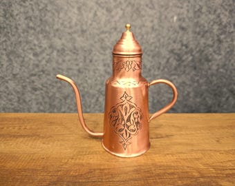 Handmade oil pourer, copper oil bottle, olive oil dispenser, copper oil cruet, oil container, inner tinned metal jug, oil vinegar bottle