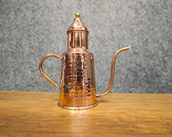 Handmade oil pourer, copper oil bottle, olive oil dispenser, copper oil cruet, oil container, inner tinned metal jug, oil vinegar bottle