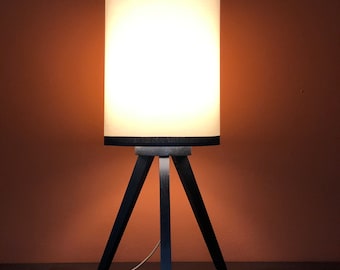 Table lamp, Japanese look, black and white on tripod. Unique design!