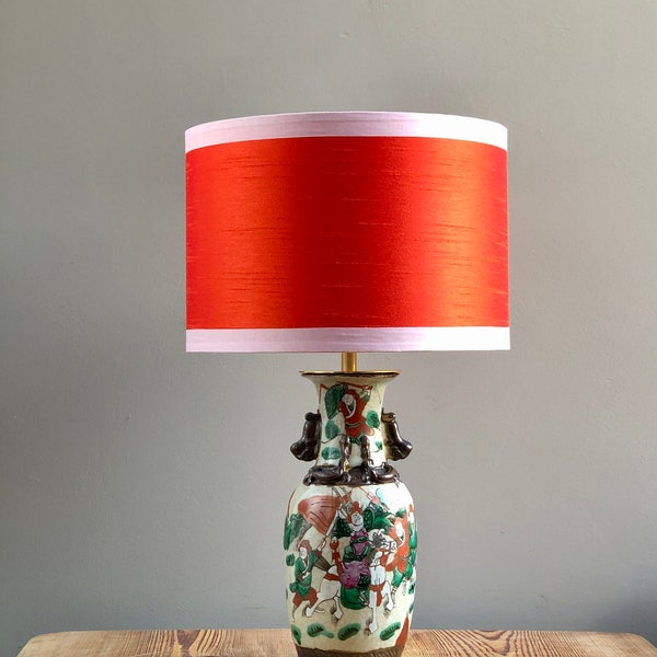 Table lamp made of porcelain Chinese vase, shade with silk-like fabric, trimmed with chintz trim