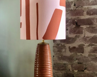 Vase table lamp in terracotta with shade in abstract pattern in earth colors