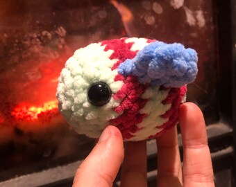 Abeja festiva de ganchillo