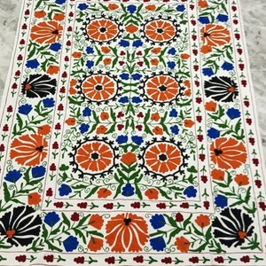 EXPRESS SERVICE- Suzani Wall hanging & Bed Spread/ Handborduurwerk Suzani/ Oezbeekse tafelkleed/ Tapestry/ Suzani Throw/ Cadeau voor haar + gratis cadeau